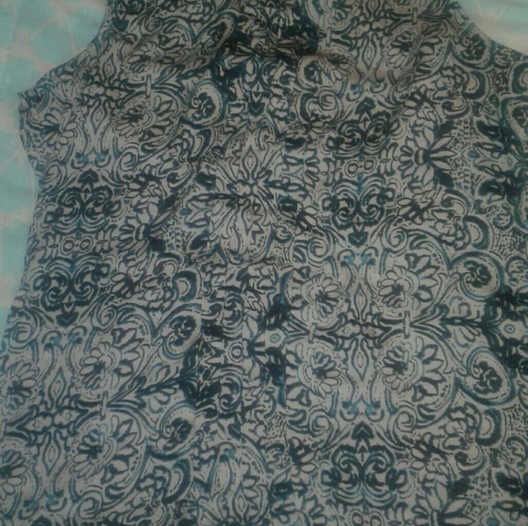 Ladies top - Picture 3 of 3